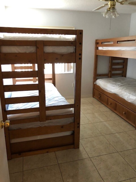 Building Photo - 5283 Vineland Rd