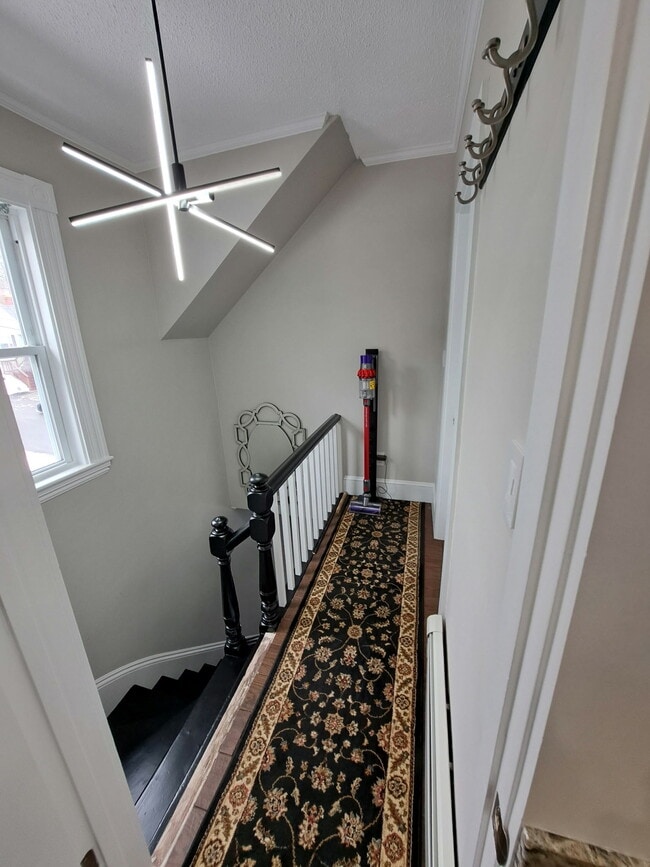 Building Photo - 14 Roy St