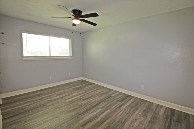 Building Photo - 13111 Sherwood Oaks Dr