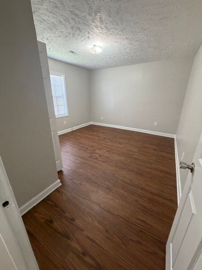 Building Photo - 536 Linwood Ave