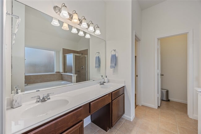 Building Photo - 11718 Fortune Park Dr