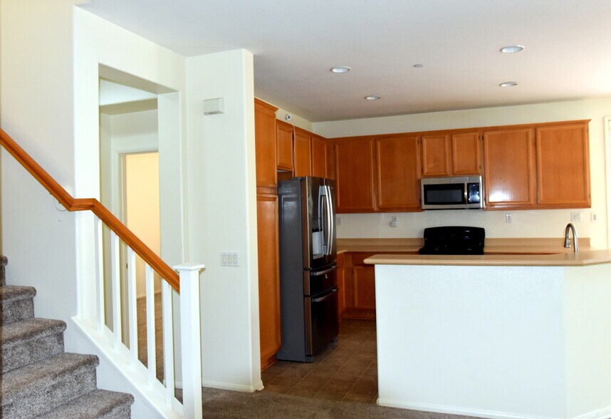 Building Photo - 25841 Silva Ct