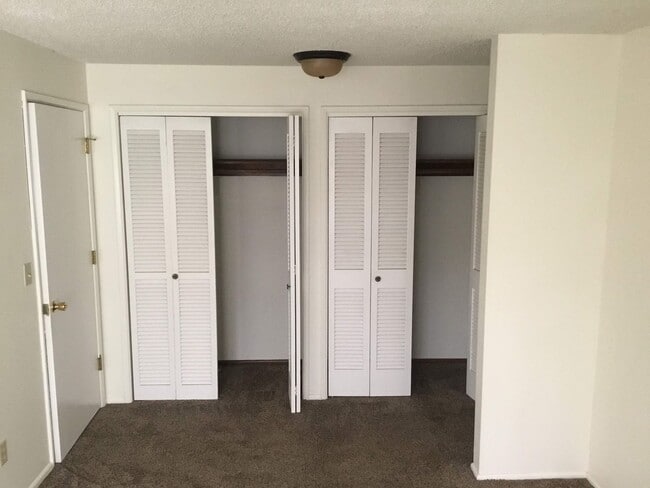 Building Photo - 3 bedroom 2 bathroom Duplex