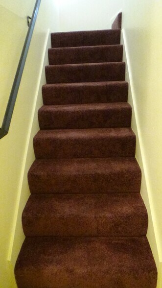 Stairs - 725 Summerwood Ln