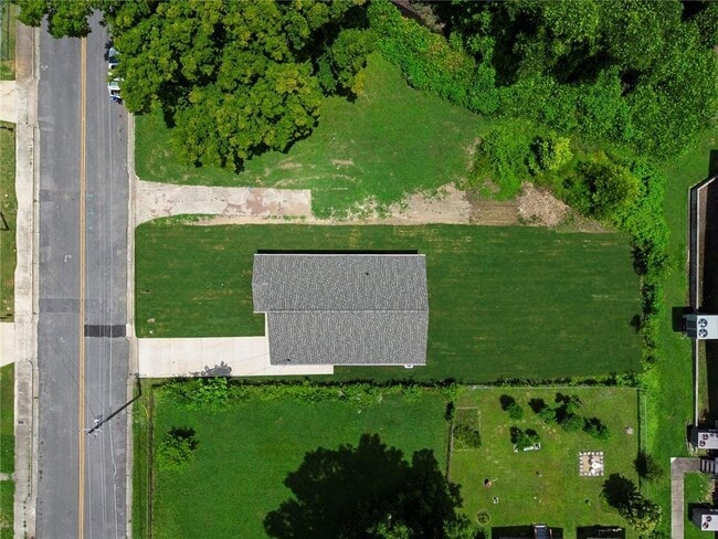Building Photo - 411 Hardy Ave SW