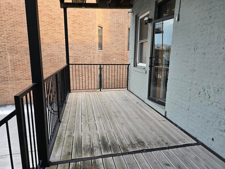 Building Photo - 4414 N Clark St