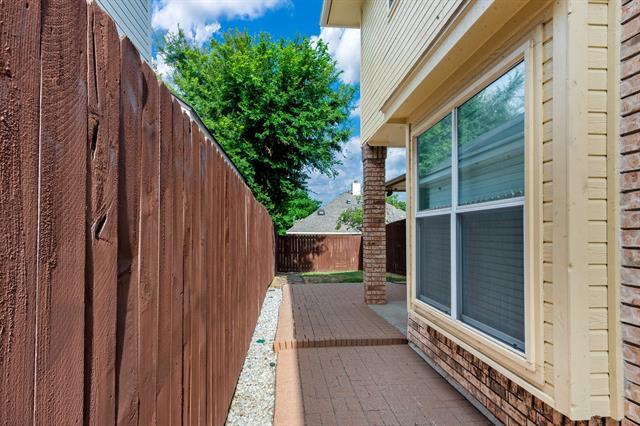 Building Photo - 2221 Meadowstone Dr