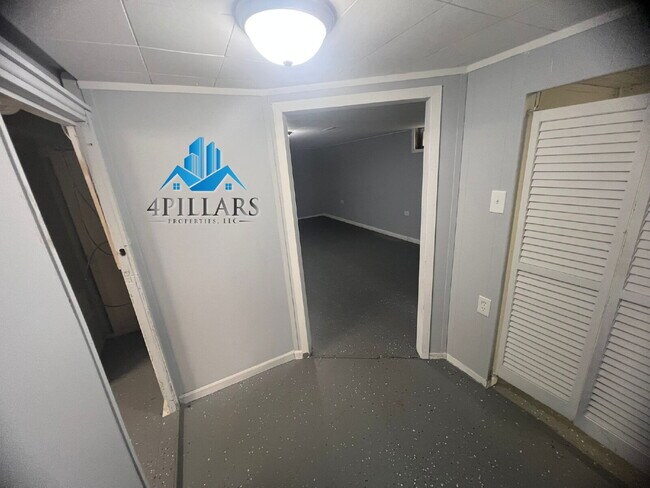 Building Photo - "Charming 2-Bedroom Gem with Finished Basement & Gleaming Hardwood Floors in Hammond!"