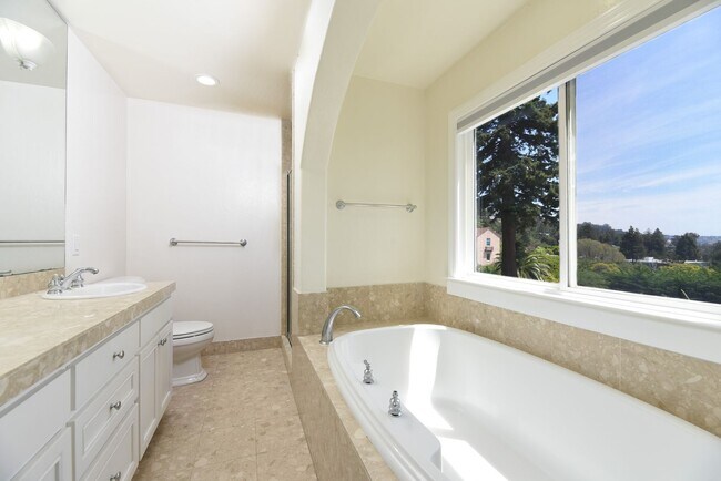 Building Photo - Nostalgic & Beautiful 3-Bedroom Home with ...