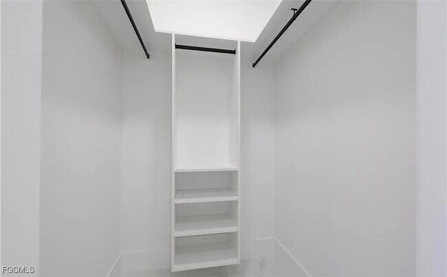Building Photo - 223 SW 22nd Ct