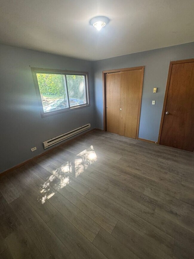 Building Photo - 1671 Maple Ln