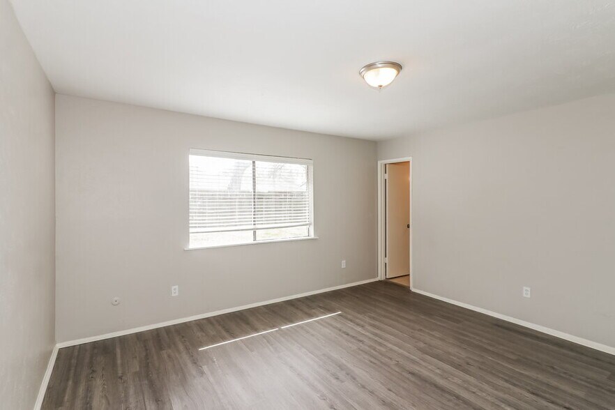 Building Photo - 5011 Ridge Manor Dr