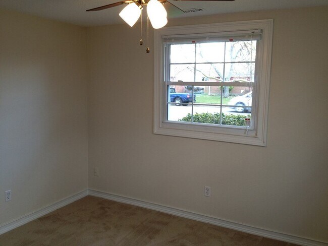 Building Photo - 4 Bedroom Single Family Home in Hampton