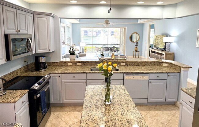 Building Photo - 7832 Hawthorne Dr