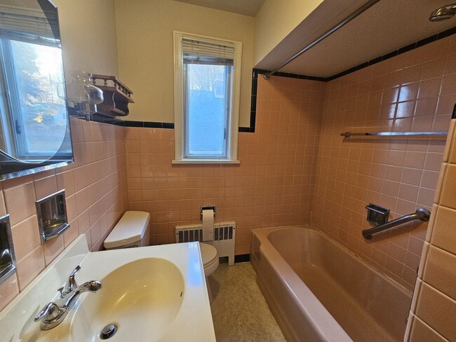 Building Photo - 107 Upper Knapp Rd