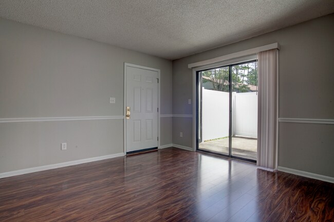 Building Photo - 950 Forestbrook Rd