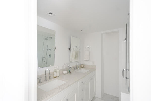 Building Photo - 917 9th Ct