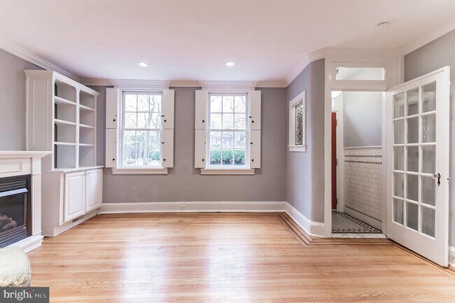 Building Photo - 323 Cypress St