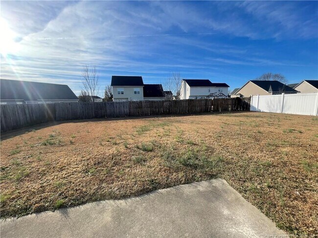 Building Photo - 1932 Lioncoward Dr