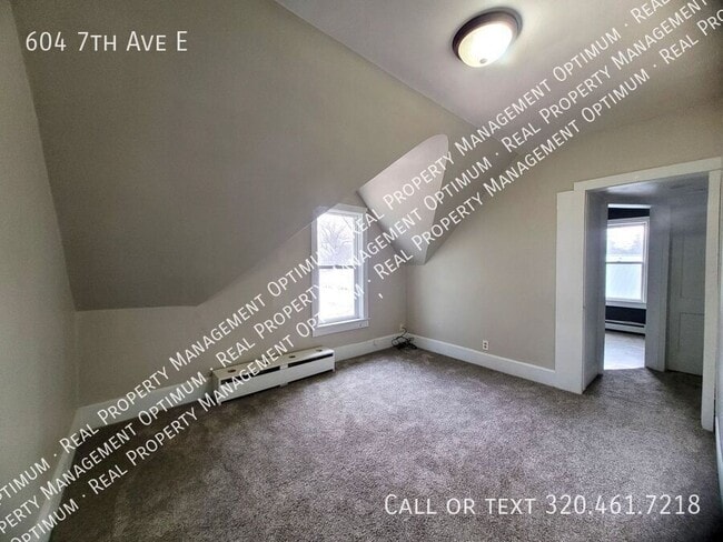 Building Photo - 604 7th Ave E