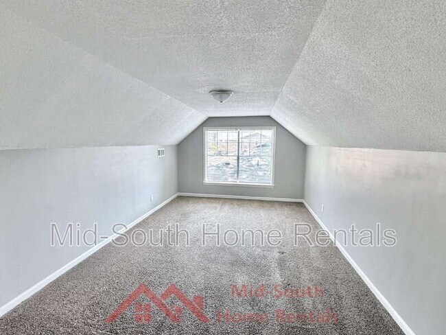 Building Photo - 1733 Gowan Dr