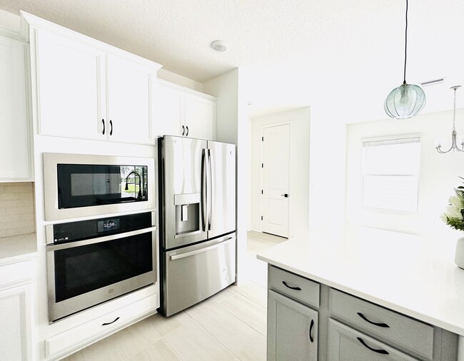 Building Photo - 207 Chalet Ct