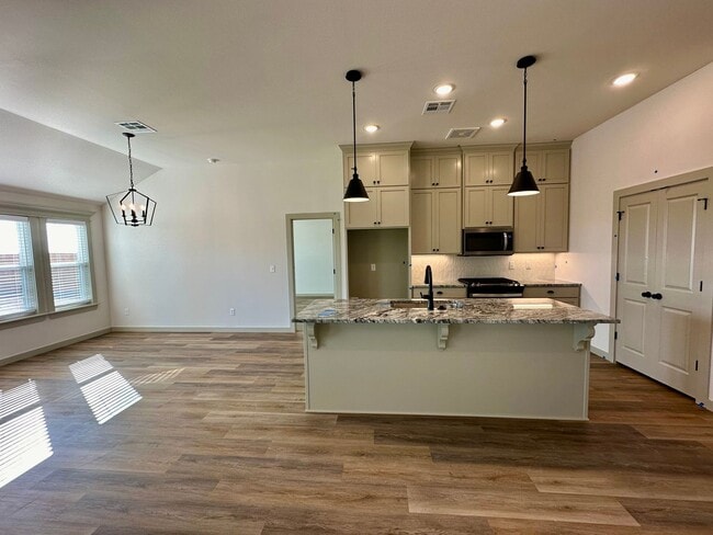 Building Photo - 4 bedroom - Gated community - Bixby Schools