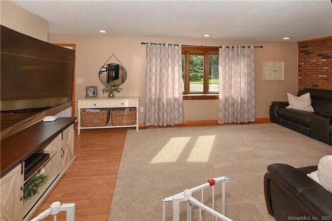 Building Photo - 281 Abbe Rd