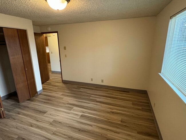 Building Photo - 2 Bedroom in Junction City