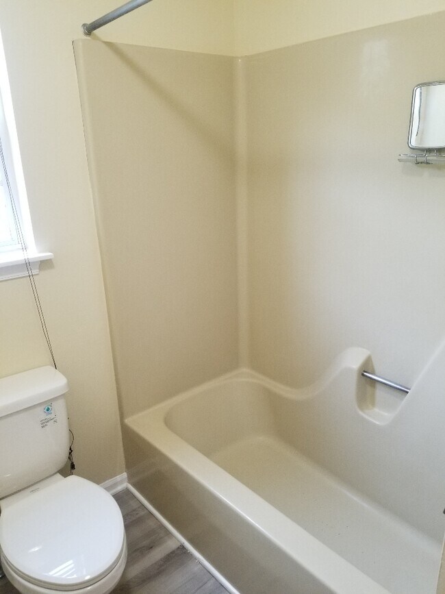 Building Photo - 137 Quince Ln