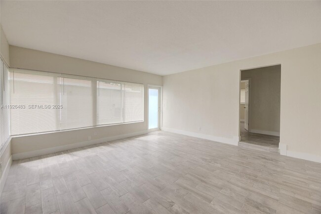 Building Photo - 610 N 31st Ct