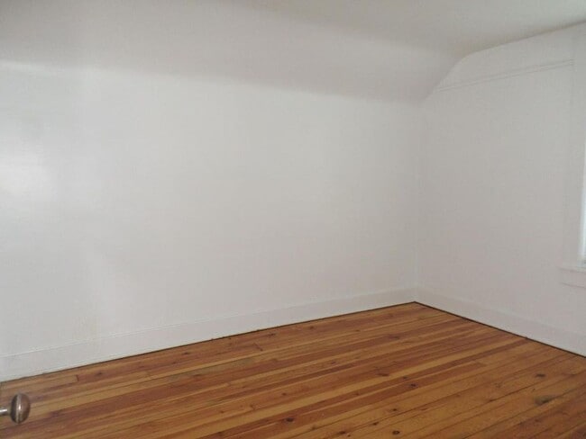 Building Photo - 1075 Cambria St NE