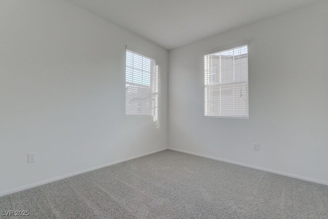 Building Photo - 633 Bellus Pl