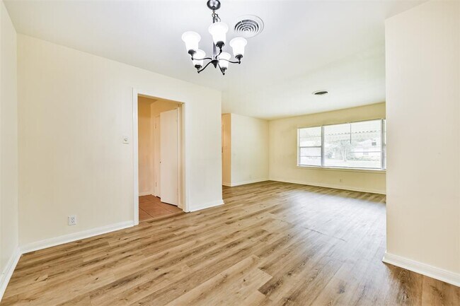 Building Photo - 3022 Broadmead Dr