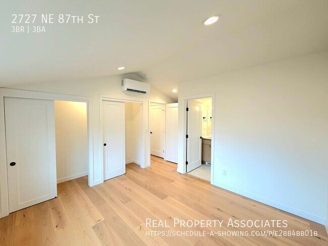 Building Photo - 2727 NE 87th St