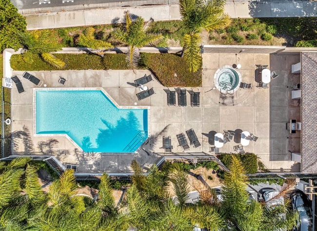 Building Photo - Exclusive Corona Del Mar Condo