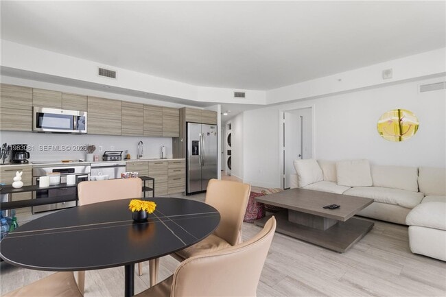 Building Photo - 121 NE 34th St