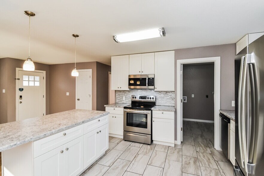 Building Photo - 3421 Greenwood Cir