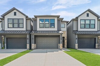 Building Photo - Wycliffe Dr.