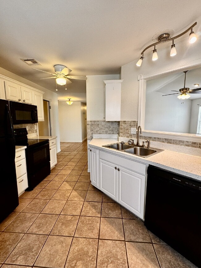 Building Photo - 659 Frances Dr