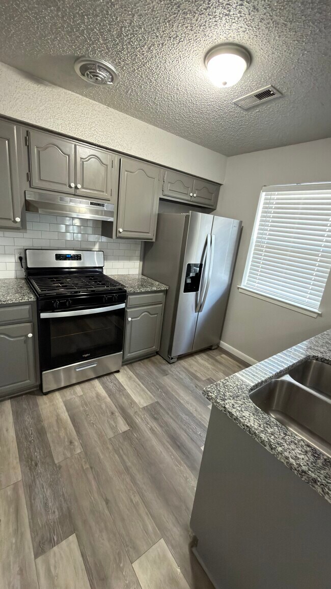 Building Photo - 150 W Kent St