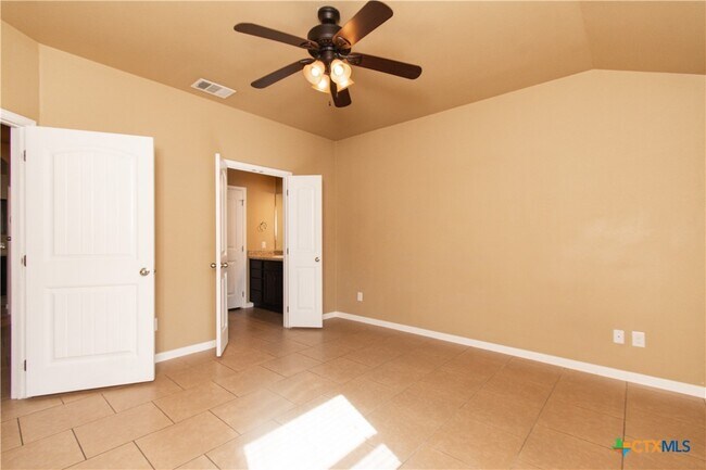 Building Photo - 4602 Cambridge Dr