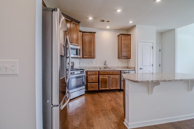 Building Photo - 2048 Oglethorpe Dr