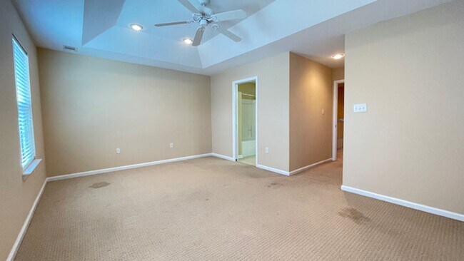 Building Photo - 2 Bedroom, 2.5 Bathrooms Townhome in the Heart of Savannah's Southside