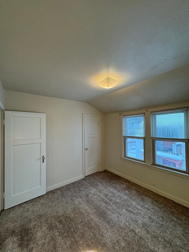 Building Photo - 5733 W Fillmore Dr