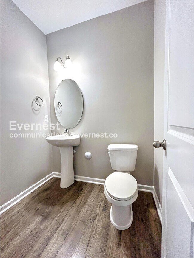 Building Photo - 160 Cherry Birch St