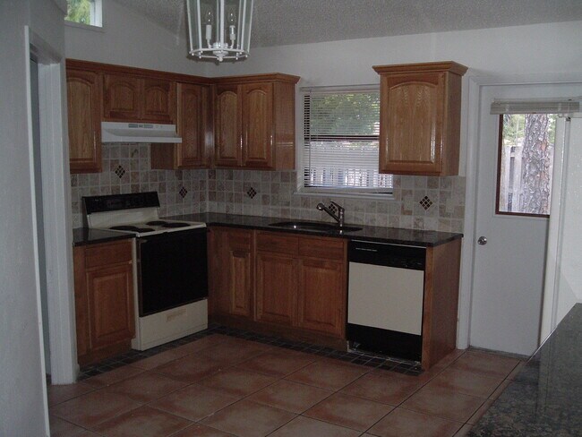 Building Photo - Sugar Pond Manor