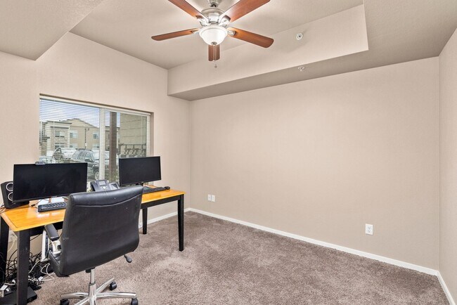 Building Photo - Clean and Modern Ground-Floor Condo with C...