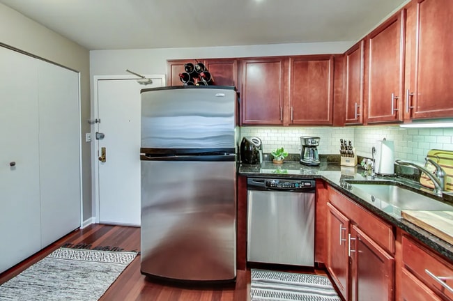 Building Photo - Goldcoast 1b1b Apartment Available