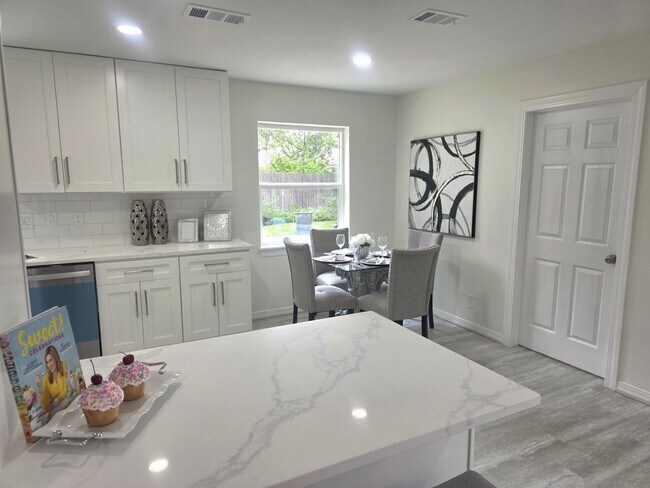 Building Photo - 1507 Village Green Ct